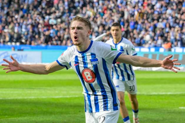 Marten Winkler Hertha BSC, 22 , celebrates his goal to 4 2, goal, hit, jubilation, goal celebration, joy, enthusiasm, Hertha BSC FC Schalke 04, 2 Bundesliga, football, DFB, season 2023 2024, 26 matchday, Olympia Stadion Berlin, DFB DFL REGULATIONS PROHIBIT ANY USE OF PHOTOGRAPHS AS IMAGE SEQUENCES AND OR QUASI VIDEO, 17 03 2024, Copyright: HMBxMedia UwexKoch