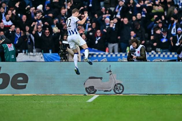 Marten Winkler Hertha BSC, 22 goal shot to 4 2, cheers, GER, Hertha BSC vs Schalke 04, Soccer Men, 2 Bundesliga, Season 2023 2024, Matchday 26, 17 03 2024 DFL REGULATIONS PROHIBIT ANY USE OF PHOTOGRAPHS AS IMAGE SEQUENCES AND OR QUASI VIDEO GER, Hertha BSC vs Schalke 04, Soccer Men, 2 Bundesliga, Season 2023 2024, Matchday 26, 17 03 2024 Berlin Copyright: xEibner-Pressefotox xClaudiusxRauchx EP_CRH