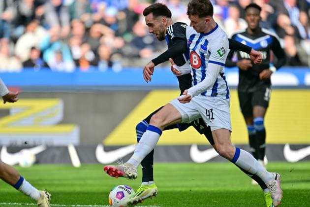 Pascal Klemens Hertha BSC, 41 , Kenan Karamann Werder Bremen, 19 , duel, GER, Hertha BSC vs Schalke 04, Soccer Men, 2 Bundesliga, Season 2023 2024, Matchday 26, 17 03 2024 DFL REGULATIONS PROHIBIT ANY USE OF PHOTOGRAPHS AS IMAGE SEQUENCES AND OR QUASI VIDEO GER, Hertha BSC vs Schalke 04, Soccer Men, 2 Bundesliga, Season 2023 2024, Matchday 26, 17 03 2024 Berlin Copyright: xEibner-Pressefotox xClaudiusxRauchx EP_CRH
