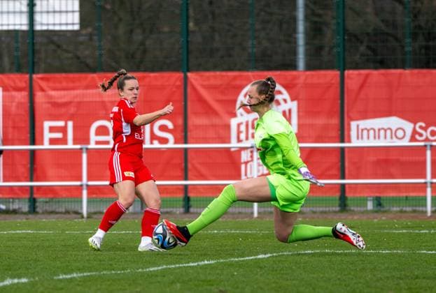 Soccer, Women, Regionalliga Nordost, Season 2023 2024 14 Matchday , 1 FC Union Berlin RB Leipzig II, v l Lisa Heiseler 1 Women 1 FC Union , Parade by goalkeeper Eve Böttcher RB Leipzig , 17 03 2024, Copyright: xMatthiasxKochx