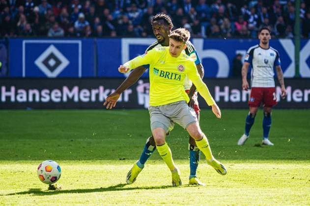 Nick Baetzner SV Wehen Wiesbaden, 08 , Bakery Jatta Hamburger SV, 18 GER, Hamburger SV vs SV Wehen Wiesbaden, Football, 2 Bundesliga, Matchday 26, Season 2023 2024, 17 03 2024 DFL REGULATIONS PROHIBIT ANY USE OF PHOTOGRAPHS AS IMAGE SEQUENCES AND OR QUASI VIDEO GER, Hamburger SV vs SV Wehen Wiesbaden, Football, 2 Bundesliga, Matchday 26, Season 2023 2024, 17 03 2024 Hamburg Copyright: xEibner-Pressefoto MarcelxvonxFehrnx EP_MFN