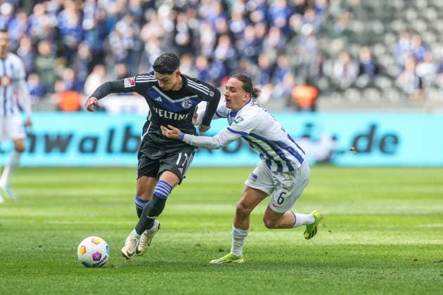 17 03 2024, Soccer, 2 Bundesliga, Matchday 26, Season 2023 2024, Hertha BSC FC Schalke 04, f l Yusuf Kabadayi FC Schalke 04 , Michal Karbownik Hertha BSC Berlin Olympiastadion Berlin Germany xRHR PHOTO TRx Copyright: RHR-FOTOx RHR-FOTO TR