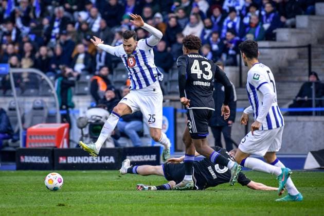 Soccer 2 Bundesliga, Hertha BSC FC Schalke 04 17 03 2024, xdanx, Soccer 2 Bundesliga, Hertha BSC FC Schalke 04, v l Haris Tabakovic Hertha BSC 25 ,Derry John Murkin FC Schalke 04 5 ,Assan Ouedraogo FC Schalke 04 43 ,duel, duel, fight, tackle DFL DFB REGULATIONS PROHIBIT ANY USE OF PHOTOGRAPHS as IMAGE SEQUENCES and or QUASI VIDEO Photo Daniel Lakomski Mix1 Berlin Olympiastadion Berlin Berlin Germany EN Copyright: xDanielxLakomskix