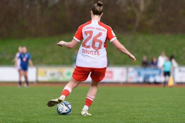 Football, Women, Alara Sehitler changes her name on the jersey - Archive photos