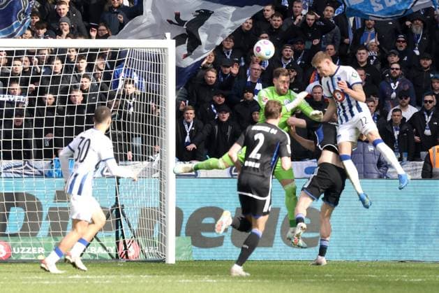 DEU, DFL, 2 FBL, Hertha BSC vs 1 FC Schalke, 17 03 2024, Berliner Olympiastadion, Berlin, DEU, DFL, 2 FBL, Hertha BSC vs 1 FC Schalke, im Bild 4 2 durch Marten Winkler Hertha BSC Berlin 22 , Marius Mueller Schalke 04 32 , Thomas Ouwejan Schalke 04 2 DFL regulations prohibit any use of Photographs as image sequences and or quasi video Foto Juergen Engler nordphoto GmbH nordphotoxGmbHx xEngler nph00076