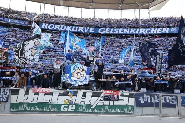 DEU, DFL, 2 FBL, Hertha BSC vs 1 FC Schalke, 17 03 2024, Berliner Olympiastadion, Berlin, DEU, DFL, 2 FBL, Hertha BSC vs 1 FC Schalke, im Bild Schalke Fans Fanblock DFL regulations prohibit any use of Photographs as image sequences and or quasi video Foto Juergen Engler nordphoto GmbH nordphotoxGmbHx xEngler nph00076