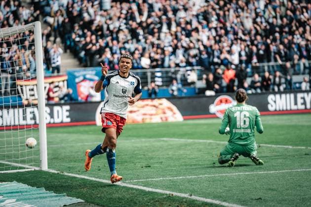 Soccer Men Season 2023 2024 2 Soccer Bundesliga 26 Matchday Hamburger SV vs SV Wehen Wiesbaden 17 03 2024 Ransford Königsdörffer 11, HSV cheers after his 3 0 goal Hamburg Volksparkstadion Hamburg Germany