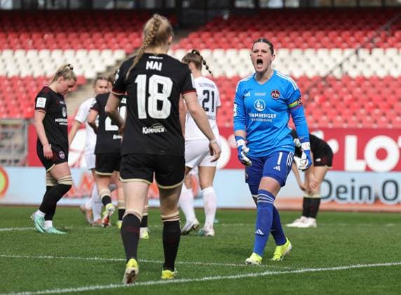 17 03 2024 Soccer Season 2023 2024 1 Women Soccer Bundesliga 16 Matchday 1 FC Nuremberg FCN Club SC Freiburg Sportfoto Zink DaMa xdaxmax Franziska Mai 18, 1 FC Nuremberg FCN Lea Paulick 1, 1 FC Nuremberg FCN jubelt Freude nach Abwehraktion