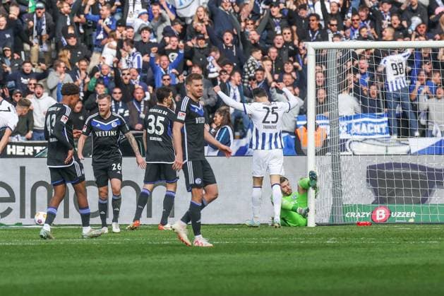 17 03 2024, Football, 2 Bundesliga, Matchday 26, Season 2023 2024, Hertha BSC FC Schalke 04, f l Marcin Kaminski FC Schalke 04 , Tomas Kalas FC Schalke 04 , Marius Müller FC Schalke 04 , Simon Terodde FC Schalke 04 Berlin Olympiastadion Berlin Germany xRHR PHOTO TRx Copyright: RHR-FOTOx RHR-FOTO TR