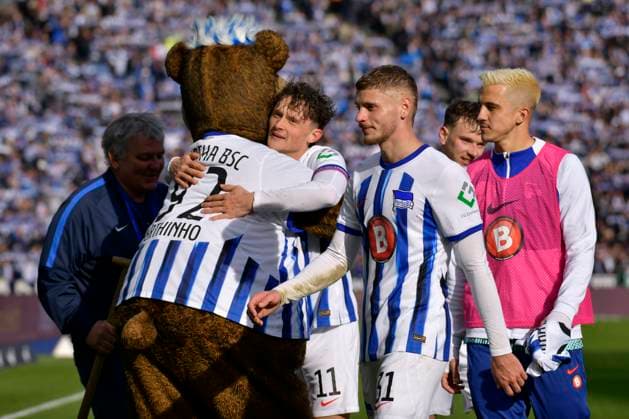 Soccer 2 Bundesliga, Hertha BSC FC Schalke 04 17 03 2024, xdanx, Soccer 2 Bundesliga, Hertha BSC FC Schalke 04, v l Mascot Herthino Fabian Reese Hertha BSC 11 ,Marton Dardai Hertha BSC 31 ,Cheering about the victory, cheering after the match DFL DFB REGULATIONS PROHIBIT ANY USE OF PHOTOGRAPHS as IMAGE SEQUENCES and or QUASI VIDEO Photo Daniel Lakomski Mix1 Berlin Olympiastadion Berlin Berlin Germany EN Copyright: xDanielxLakomskix