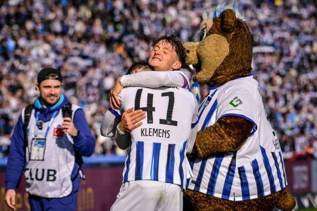 Soccer 2 Bundesliga, Hertha BSC FC Schalke 04 17 03 2024, xdanx, Soccer 2 Bundesliga, Hertha BSC FC Schalke 04, v l Pascal Klemens Hertha BSC 41 ,Fabian Reese Hertha BSC 11 ,Mascot Herhthino Cheering about the victory, Cheering at the end of the match DFL DFB REGULATIONS PROHIBIT ANY USE OF PHOTOGRAPHS as IMAGE SEQUENCES and or QUASI VIDEO Photo Daniel Lakomski Mix1 Berlin Olympiastadion Berlin Berlin Germany EN Copyright: xDanielxLakomskix