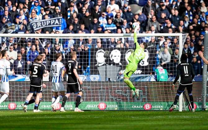 Germany, Berlin, 17 03 2024, Olympic Stadium, Hertha BSC vs FC Schalke 04 2 Bundesliga, Marius Müller FC Schalke 04 controls the ball Berlin Olympic Stadium Berlin Germany eu-images-659