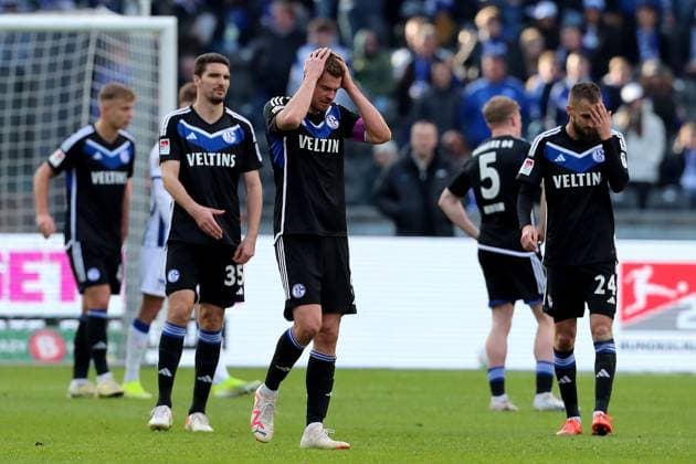 17 03 2024, xtgx, Fußball 2 Bundesliga, Hertha BSC Berlin FC Schalke 04 emspor, v l Joey Mueller Müller FC Schalke 04 Simon Terrode FC Schalke 04 Dominick Drexler FC Schalke 04 Enttäuscht enttaeuscht traurig frustriert ratlos DFL DFB REGULATIONS PROHIBIT ANY USE OF PHOTOGRAPHS as IMAGE SEQUENCES and or QUASI VIDEO Berlin