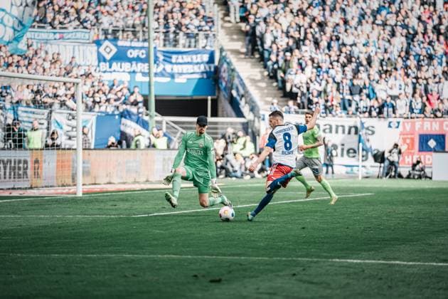 Soccer Men Season 2023 2024 2 Soccer Bundesliga 26 Matchday Hamburger SV vs SV Wehen Wiesbaden 17 03 2024 Goal chance for Laszlo Benes 8, HSV vs Florian Stritzel 16, SV Wehen Wiesbaden Hamburg Volksparkstadion Hamburg Germany