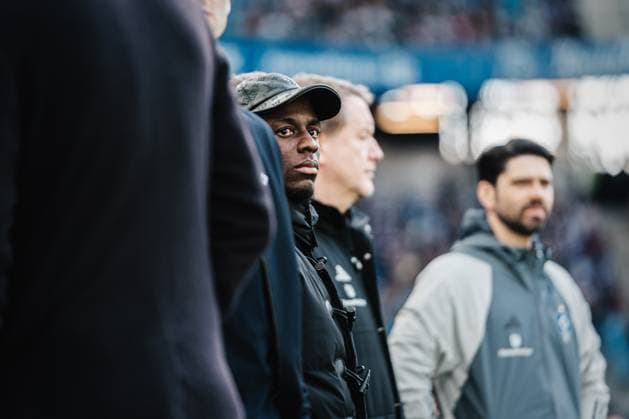 Soccer Men Season 2023 2024 2 Soccer Bundesliga 26 Matchday Hamburger SV vs SV Wehen Wiesbaden 17 03 2024 Jean Luc Dompe 27, HSV sits on the bench Hamburg Volksparkstadion Hamburg Germany