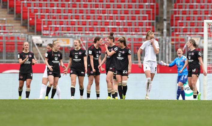 17 03 2024 Soccer Season 2023 2024 1 Womens Soccer Bundesliga 16 Matchday 1 FC Nürnberg FCN Club SC Freiburg Sportfoto Zink DaMa xdaxmax Team Team of FCN is happy after the end of the match