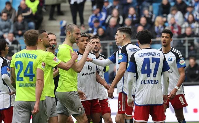 Aleksandar Vukotic SV Wehen Wiesbaden and Dennis Hadzikadunic HSV clash Football, Men, Season 2023 2024, 2 BL, Volksparkstadion, Hamburger SV vs SV Wehen Wiesbaden, 3 0 DFL REGULATIONS PROHIBIT ANY USE OF PHOTOGRAPHS AS IMAGE SEQUENCES AND OR QUASI VIDEO
