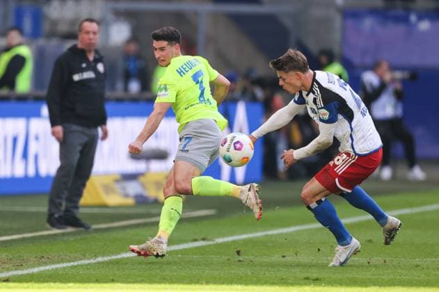Soccer 2 BL Hamburger SV SV Wehen Wiesbaden 17 03 24, Robin Heußer SVWW , Miro Muheim HSV ,