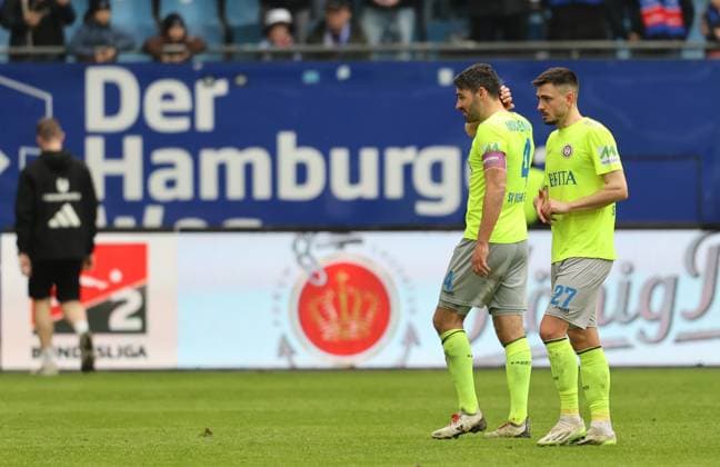 Soccer 2 BL Hamburger SV SV Wehen Wiesbaden 17 03 24, Unfortunately nothing to get Sascha Mockenhaupt and Nico Rieble SVWW ,