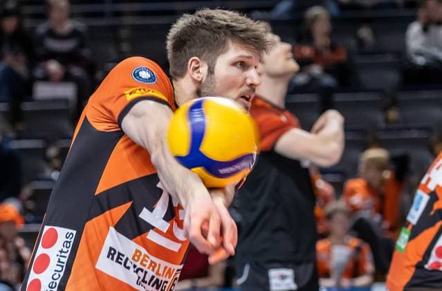 17 03 2024, Berlin, Volleyball 1 Bundesliga, Men, Playoff quarterfinals, Game 1, BR Volleys SSC Karlsruhe, Max Schmeling Halle Berlins Ruben Schott takes a ball at BR Volleys SSC Karlsruhe