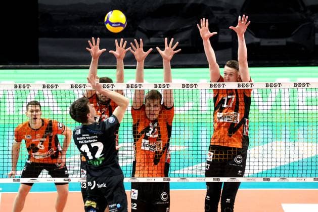 DEU, DVV, 1 VBL, BR Volleys vs Karlsruhe, 17 03 2024, Max Schmeling Halle, Berlin, DEU, DVV, 1 VBL, BR Volleys vs Karlsruhe, in the picture Ruben Schott BR Volleys 13 , Saso Stalekar BR Volleys 12 , Marek Sotola BR Volleys 17 , Lukas Jaeger Karlsruhe 12 Photo Juergen Engler nordphoto GmbH nordphotoxGmbHx xEngler nph00076