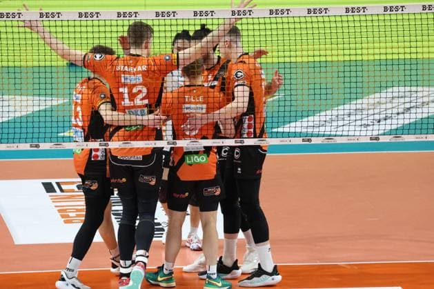DEU, DVV, 1 VBL, BR Volleys vs Karlsruhe, 17 03 2024, Max Schmeling Halle, Berlin, DEU, DVV, 1 VBL, BR Volleys vs Karlsruhe, in the picture BR Volleys player circle Photo Juergen Engler nordphoto GmbH nordphotoxGmbHx xEngler nph00076