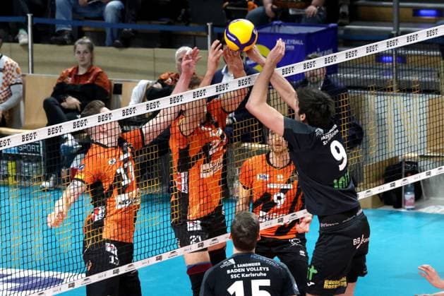 DEU, DVV, 1 VBL, BR Volleys vs Karlsruhe, 17 03 2024, Max Schmeling Halle, Berlin, DEU, DVV, 1 VBL, BR Volleys vs Karlsruhe, in the picture Marek Sotola BR Volleys 17 , Tobias Krick BR Volleys 21 , Thorben Sandmeier Karlsruhe 9 Foto Juergen Engler nordphoto GmbH nordphotoxGmbHx xEngler nph00076