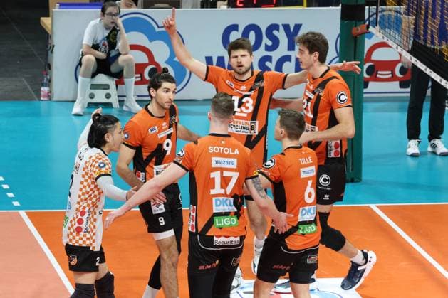 DEU, DVV, 1 VBL, BR Volleys vs Karlsruhe, 17 03 2024, Max Schmeling Halle, Berlin, DEU, DVV, 1 VBL, BR Volleys vs Karlsruhe, in the picture BR Volleys player circle Photo Juergen Engler nordphoto GmbH nordphotoxGmbHx xEngler nph00076