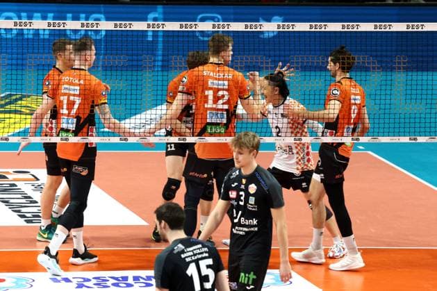 DEU, DVV, 1 VBL, BR Volleys vs Karlsruhe, 17 03 2024, Max Schmeling Halle, Berlin, DEU, DVV, 1 VBL, BR Volleys vs Karlsruhe, in the picture BR Volleys player circle Photo Juergen Engler nordphoto GmbH nordphotoxGmbHx xEngler nph00076