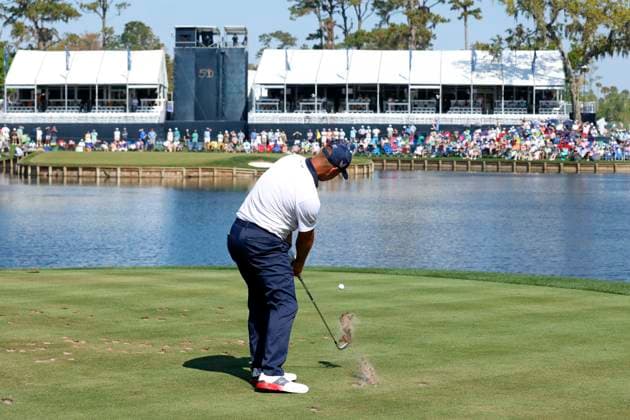 PONTE VEDRA BEACH, FL - MARCH 17: PGA, Golf Herren golfer Gary Woodland plays his tee shot on the 17th hole during the final round of The Players Championship on March 17, 2024, at TPC Sawgrass in Ponte Vedra Beach, Florida. (Photo by Brian Spurlock Icon Sportswire) GOLF: MAR 17 PGA THE PLAYERS Championship EDITORIAL USE ONLY Icon2403174