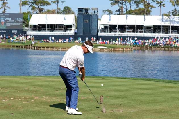 PONTE VEDRA BEACH, FL - MARCH 17: PGA, Golf Herren golfer Keith Mitchell plays his tee shot on the 17th hole during the final round of The Players Championship on March 17, 2024, at TPC Sawgrass in Ponte Vedra Beach, Florida. (Photo by Brian Spurlock Icon Sportswire) GOLF: MAR 17 PGA THE PLAYERS Championship EDITORIAL USE ONLY Icon2403179