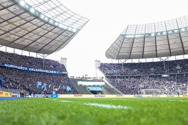 17 03 2024, Football, 2 Bundesliga, Matchday 26, Season 2023 2024, Hertha BSC FC Schalke 04, FC Schalke 04 fans in the visitors curve Berlin Olympiastadion Berlin Germany xRHR PHOTO TRx Copyright: RHR-FOTOx RHR-FOTO TR