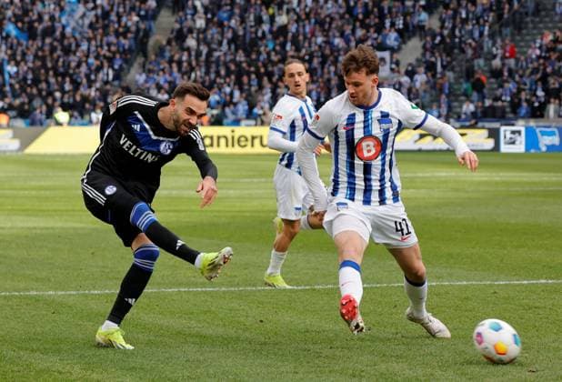 Kenan Karaman, FC Schalke 04, Pascal Klemens, Hertha BSC, Germany, Berlin, Olympiastadion, Football, Men, Season 2023 2024, 2 Bundesliga, Matchday 26, Hertha BSC FC Schalke 04