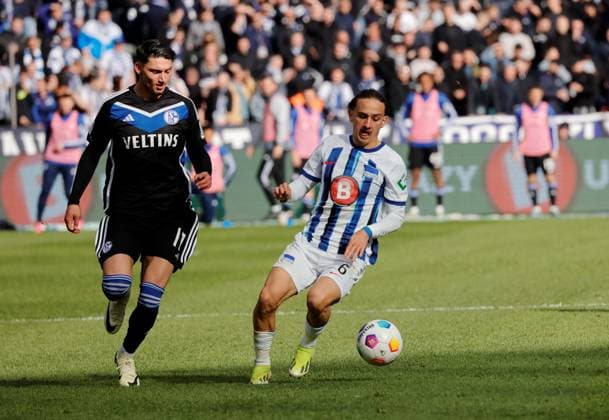 Yusuf Kabadayi, FC Schalke 04 , Michal Karbownik, Hertha BSC, Germany, Berlin, Olympiastadion, Football, Men, Season 2023 2024, 2 Bundesliga, Matchday 26, Hertha BSC FC Schalke 04