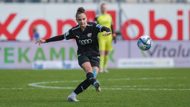from left Katharina Krist FC Ingolstadt 04, 14 on the ball, single image, full body, action, action, game scene, THE DFB REGULATIONS PROHIBIT ANY USE OF PHOTOGRAPHS AS IMAGE SEQUENCES AND OR QUASI VIDEO , 17 03 2024, Meppen Germany , Football, 2 Womens Bundesliga, SV Meppen FC Ingolstadt 04 xobx