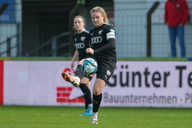 from left Lisa Ebert FC Ingolstadt 04, 10 on the ball, single image, full body, action, action, match scene, THE DFB REGULATIONS PROHIBIT ANY USE OF PHOTOGRAPHS AS IMAGE SEQUENCES AND OR QUASI VIDEO , 17 03 2024, Meppen Germany , Football, 2 Womens Bundesliga, SV Meppen FC Ingolstadt 04 xobx