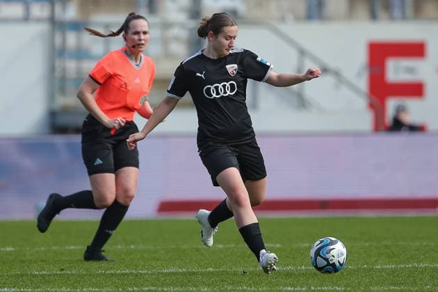 from left Katharina Reikersdorfer FC Ingolstadt 04, 20 on the ball, single image, full body, action, action, game scene, THE DFB REGULATIONS PROHIBIT ANY USE OF PHOTOGRAPHS AS IMAGE SEQUENCES AND OR QUASI VIDEO , 17 03 2024, Meppen Germany , Football, 2 Womens Bundesliga, SV Meppen FC Ingolstadt 04 xobx
