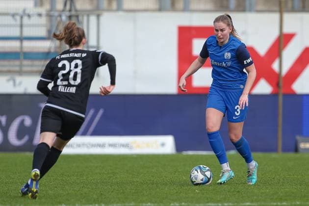 from left Rebecca Villena Y Scheffler FC Ingolstadt 04, 28 and Nina Rolfes SV Meppen, 3 on the ball, single image, full body, action, action, match scene, THE DFB REGULATIONS PROHIBIT ANY USE OF PHOTOGRAPHS AS IMAGE SEQUENCES AND OR QUASI VIDEO , 17 03 2024, Meppen Germany , Football, 2 Womens Bundesliga, SV Meppen FC Ingolstadt 04 xobx