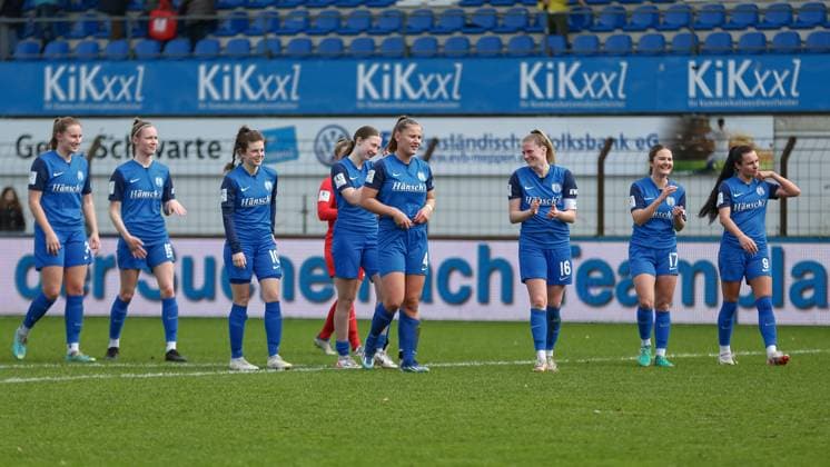 v li SV Meppen players thank the fans and spectators for their support, with jubilation at the victory and joy at winning the game, THE DFB REGULATIONS PROHIBIT ANY USE OF PHOTOGRAPHS AS IMAGE SEQUENCES AND OR QUASI VIDEO , 17 03 2024, Meppen Germany , Football, 2 Womens Bundesliga, SV Meppen FC Ingolstadt 04 xobx