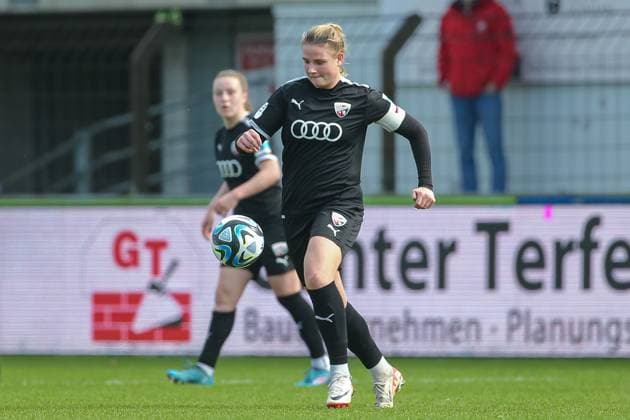 from left Lisa Ebert FC Ingolstadt 04, 10 on the ball, single image, full body, action, action, match scene, THE DFB REGULATIONS PROHIBIT ANY USE OF PHOTOGRAPHS AS IMAGE SEQUENCES AND OR QUASI VIDEO , 17 03 2024, Meppen Germany , Football, 2 Womens Bundesliga, SV Meppen FC Ingolstadt 04 xobx