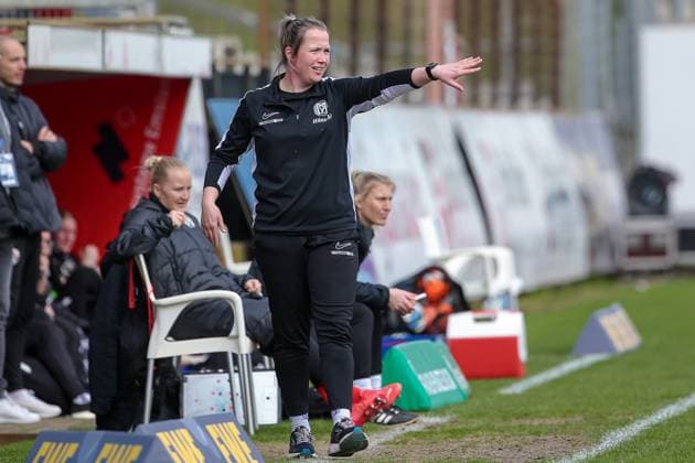 from left Carin Bakhuis coach, SV Meppen gives instructions, gestures, gestures with her arms, THE DFB REGULATIONS PROHIBIT ANY USE OF PHOTOGRAPHS AS IMAGE SEQUENCES AND OR QUASI VIDEO , 17 03 2024, Meppen Germany , Football, 2 Womens Bundesliga, SV Meppen FC Ingolstadt 04 xobx
