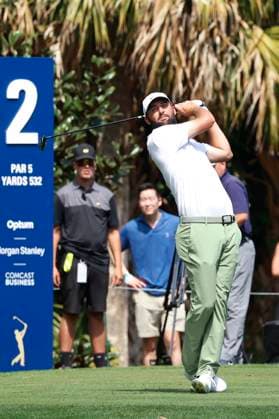 PONTE VEDRA BEACH, FL - MARCH 17: PGA, Golf Herren golfer Scottie Scheffler plays his tee shot on the 2nd hole during the final round of The Players Championship on March 17, 2024, at TPC Sawgrass in Ponte Vedra Beach, Florida. (Photo by Brian Spurlock Icon Sportswire) GOLF: MAR 17 PGA THE PLAYERS Championship EDITORIAL USE ONLY Icon24031721