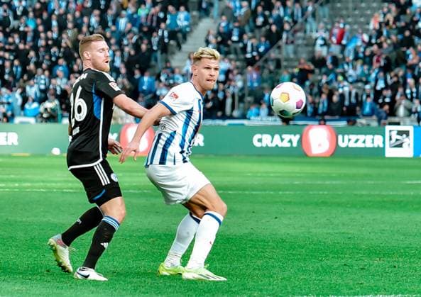 Soccer 2 Bundesliga, Hertha BSC FC Schalke 04 17 03 2024, xdanx, Soccer 2 Bundesliga, Hertha BSC FC Schalke 04, v l Tomas Kalas FC Schalke 04 26 ,Florian Niederlechner Hertha BSC 7 ,Zweikampf, Duell, Kampf, tackle DFL DFB REGULATIONS PROHIBIT ANY USE OF PHOTOGRAPHS as IMAGE SEQUENCES and or QUASI VIDEO Foto Daniel Lakomski Mix1 Berlin Olympiastadion Berlin Berlin Germany EN Copyright: xDanielxLakomskix