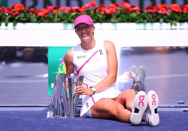 Bilder des Jahres 2024, Sport 03 März Sport Themen der Woche KW11 Sport Bilder des Tages Iga Swiatek of Poland celebrates with the Champions Trophy BNP Paribas Open, Tennis, Day 12, Indian Wells Tennis Garden, California, USA - 17 Mar 2024  Copyright: xEllaxLing Shutterstockx 14386189a