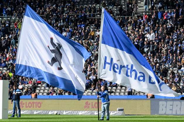 Berliner Baer and Herthafahne, Fahnentraeger, Hertha BSC FC Schalke 04, 2 Bundesliga, Fußball, DFB, Spielzeit 2023 2024, 26 Spieltag, Olympia Stadion Berlin, DFB DFL REGULATIONS PROHIBIT ANY USE OF PHOTOGRAPHS AS IMAGE SEQUENCES AND OR QUASI VIDEO, 17 03 2024, Copyright: HMBxMedia UwexKoch