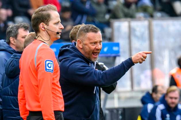 Pal Dardai Hertha BSC coach , dissatisfied with the referee, shows, calls, Hertha BSC FC Schalke 04, 2 Bundesliga, football, DFB, 2023 2024 season, 26 matchday, Olympia Stadion Berlin, DFB DFL REGULATIONS PROHIBIT ANY USE OF PHOTOGRAPHS AS IMAGE SEQUENCES AND OR QUASI VIDEO, 17 03 2024, Copyright: HMBxMedia UwexKoch