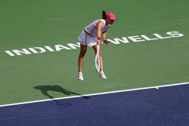 Tennis 2024: BNP Paribas Open MAR 17 March 17, 2024 Iga Swiatek of Poland serves against Maria Sakkari of Greece in the Women s Final during the BNP Paribas Open at Indian Wells Tennis Garden in Indian Wells, CA. Charles Baus CSM (Credit Image: Charles Baus Cal Media) Indian Wells Ca United States of America EDITORIAL USE ONLY Copyright: xx ZUMA-20240317_zma_c04_112.jpg CharlesxBausx csmphotothree243513