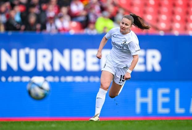 Germany, Nuremberg, 17 03 2024, Max Morlock Stadion, 1 FC Nuremberg vs SC Freiburg Frauen Bundesliga, Annabel Schasching SC Freiburg runs Nuremberg Max Morlock Stadion Bavaria Germany eu-images-738