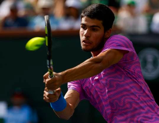 Tennis 2024: BNP Paribas Open MAR 17 March 17, 2024 Carlos Alcaraz of Spain returns a shot against Daniil Medvedev in the Men s Final during the BNP Paribas Open at Indian Wells Tennis Garden in Indian Wells, CA. Charles Baus CSM (Credit Image: Charles Baus Cal Media) Indian Wells Ca United States of America EDITORIAL USE ONLY Copyright: xx ZUMA-20240317_zma_c04_174.jpg CharlesxBausx csmphotothree243606