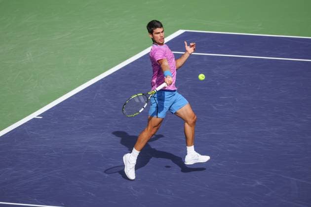 INDIAN WELLS, CA - MARCH 17: Carlos Alcaraz (ESP) hits a forehand during the menÕs singles final of the BNP Paribas Open on March 17, 2024 at Indian Wells Tennis Garden in Indian Wells, CA. (Photo by George Walker Icon Sportswire) TENNIS: MAR 17 BNP Paribas Open EDITORIAL USE ONLY Icon240317058